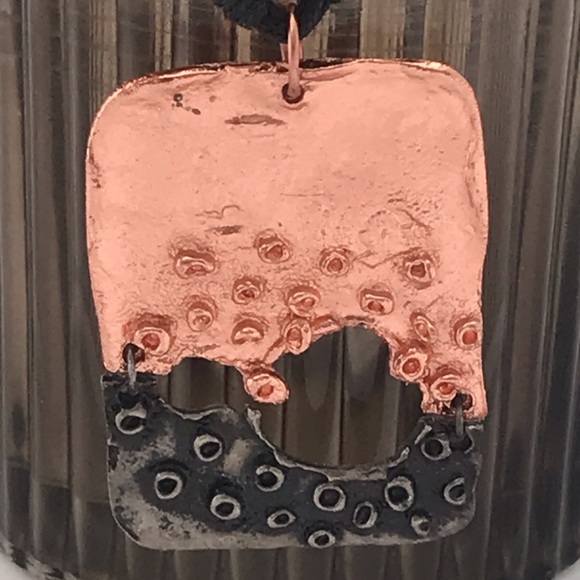 NWT ANJU Handcrafted rose jewelry set - Picture 3 of 3